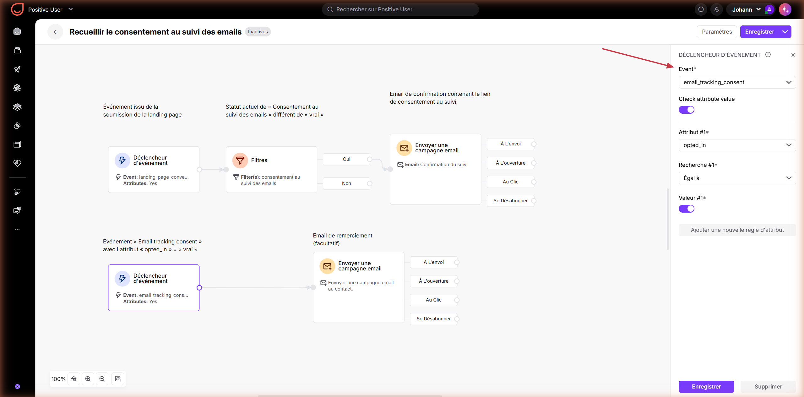 The “Recueillir le consentement au suivi des emails” automation canvas shows event-trigger workflows, with a red arrow pointing to the required Event field in the right-side settings panel. Visible: Recueillir le consentement au suivi des emails, Inactives, Paramètres, Enregistrer, DÉCLENCHEUR D'ÉVÉ