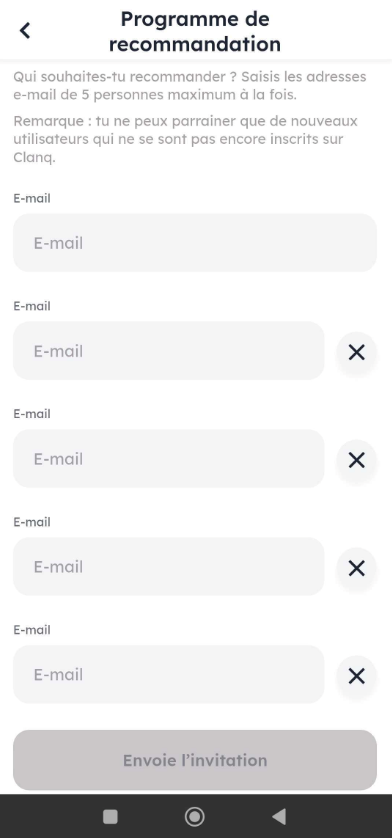 The Programme de recommandation screen shows instructions, five E-mail fields, remove icons beside four fields, and a disabled Envoie l’invitation button. Visible: Programme de recommandation, Qui souhaites-tu recommander ? Saisis les adresses e-mail de 5 personnes maximum à la fois., Remarque : tu