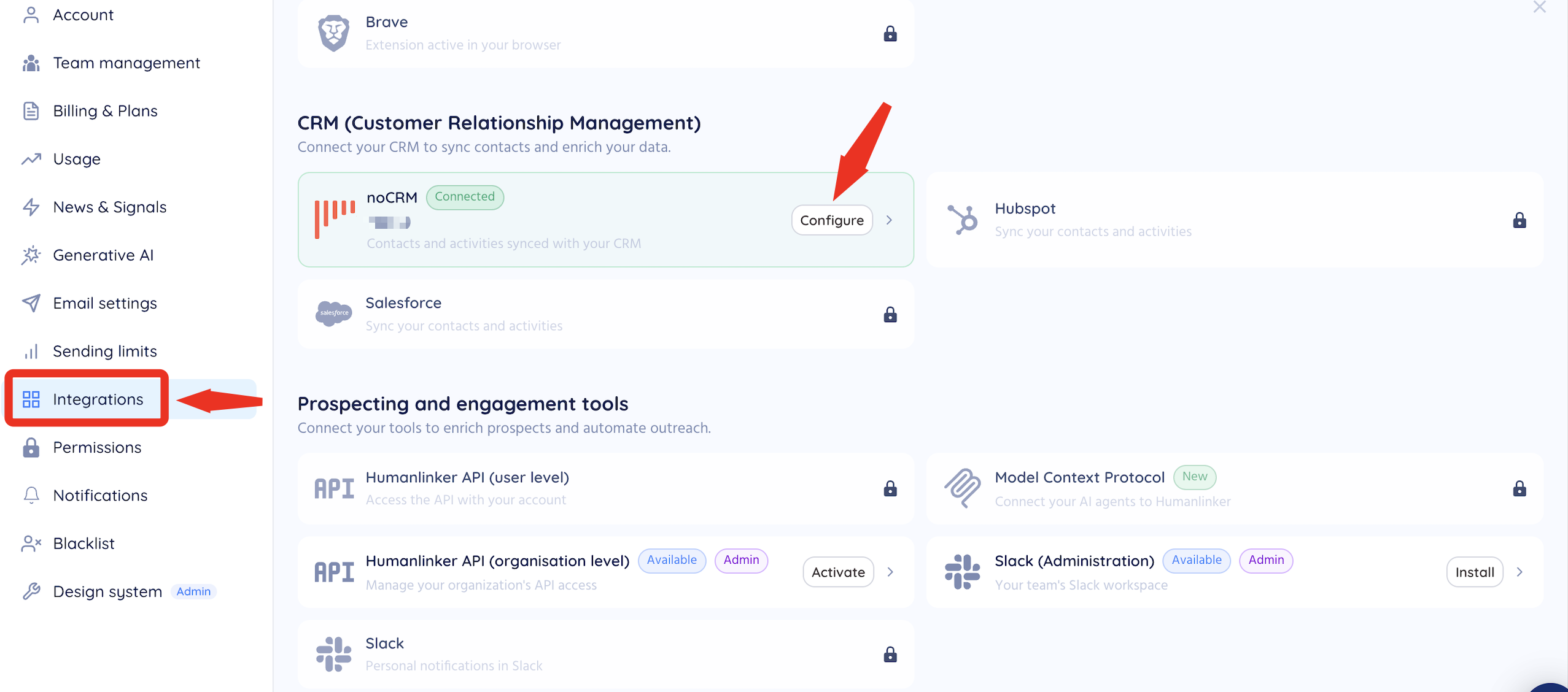 Página Integrations de Humanlinker: noCRM aparece conectado en la sección CRM y una flecha señala el botón Configure.