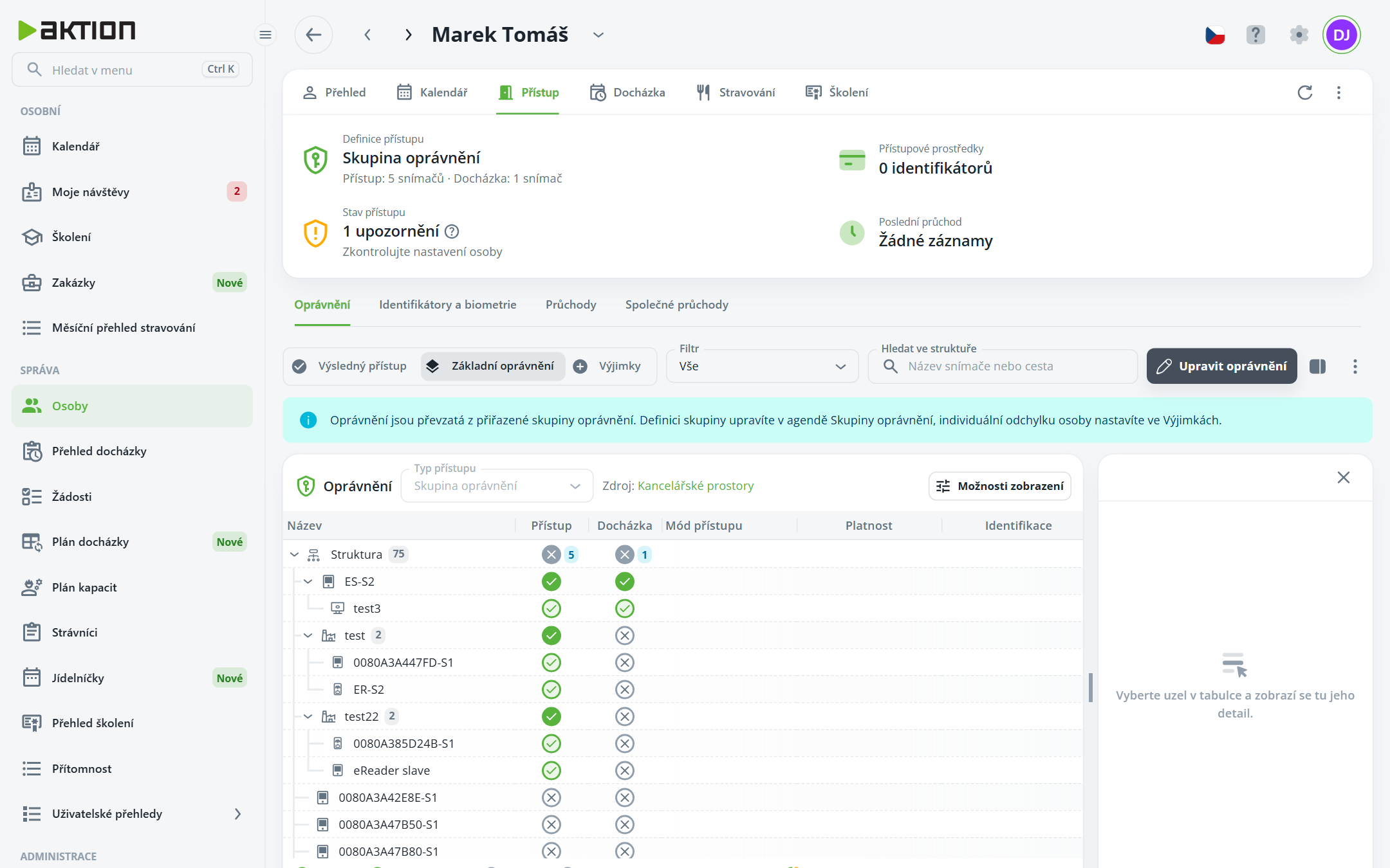 The Osoby profile for Marek Tomáš is open on the Přístup tab, showing access-group status, permission controls, a structure access table, and an empty detail panel. Visible: Marek Tomáš, Přístup, Skupina oprávnění, 1 upozornění, 0 identifikátorů, Žádné záznamy.