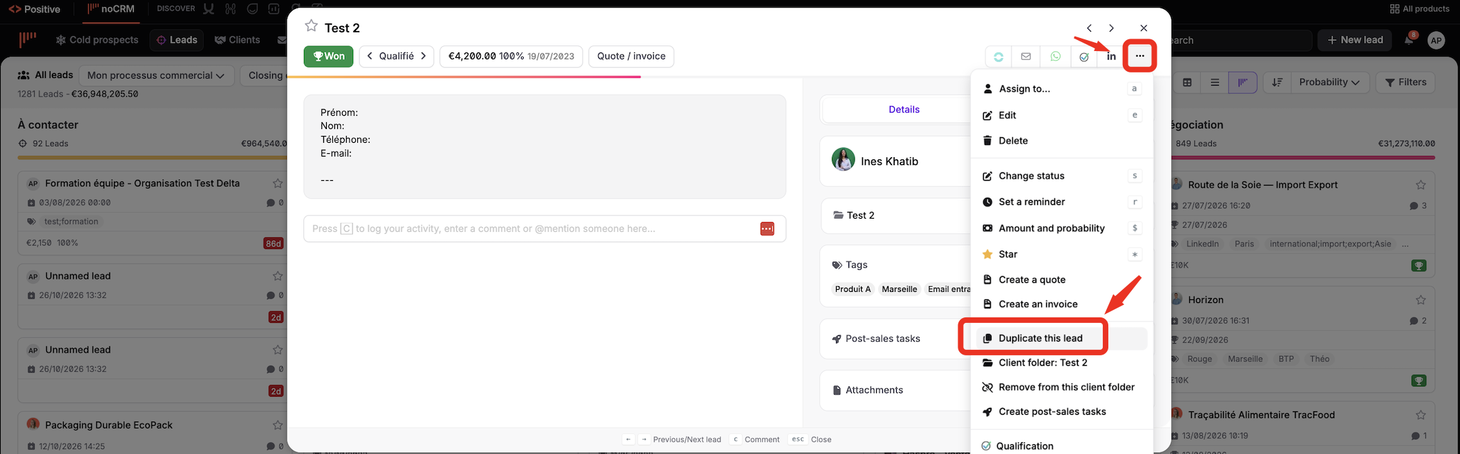 The Test 2 lead details panel is open with the ellipsis menu expanded; a red outline and arrow point to “Duplicate this lead.”. Visible: Test 2, Won, Qualifié, €4,200.00 100%, 19/07/2023, Quote / invoice.