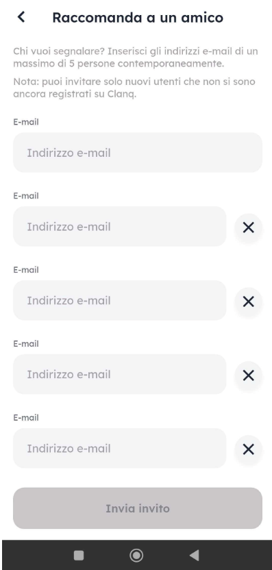 The “Raccomanda a un amico” screen shows instructions, five email address fields, remove icons beside four fields, and a disabled “Invia invito” button. Visible: Raccomanda a un amico, Chi vuoi segnalare? Inserisci gli indirizzi e-mail di un massimo di 5 persone contemporaneamente., Nota: puoi invit