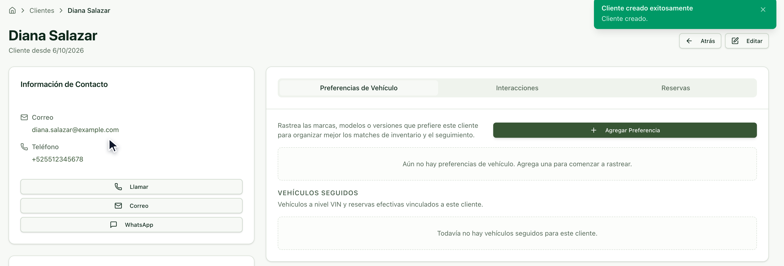 Ficha del cliente con sus datos de contacto y las pestañas de preferencias, interacciones y reservas