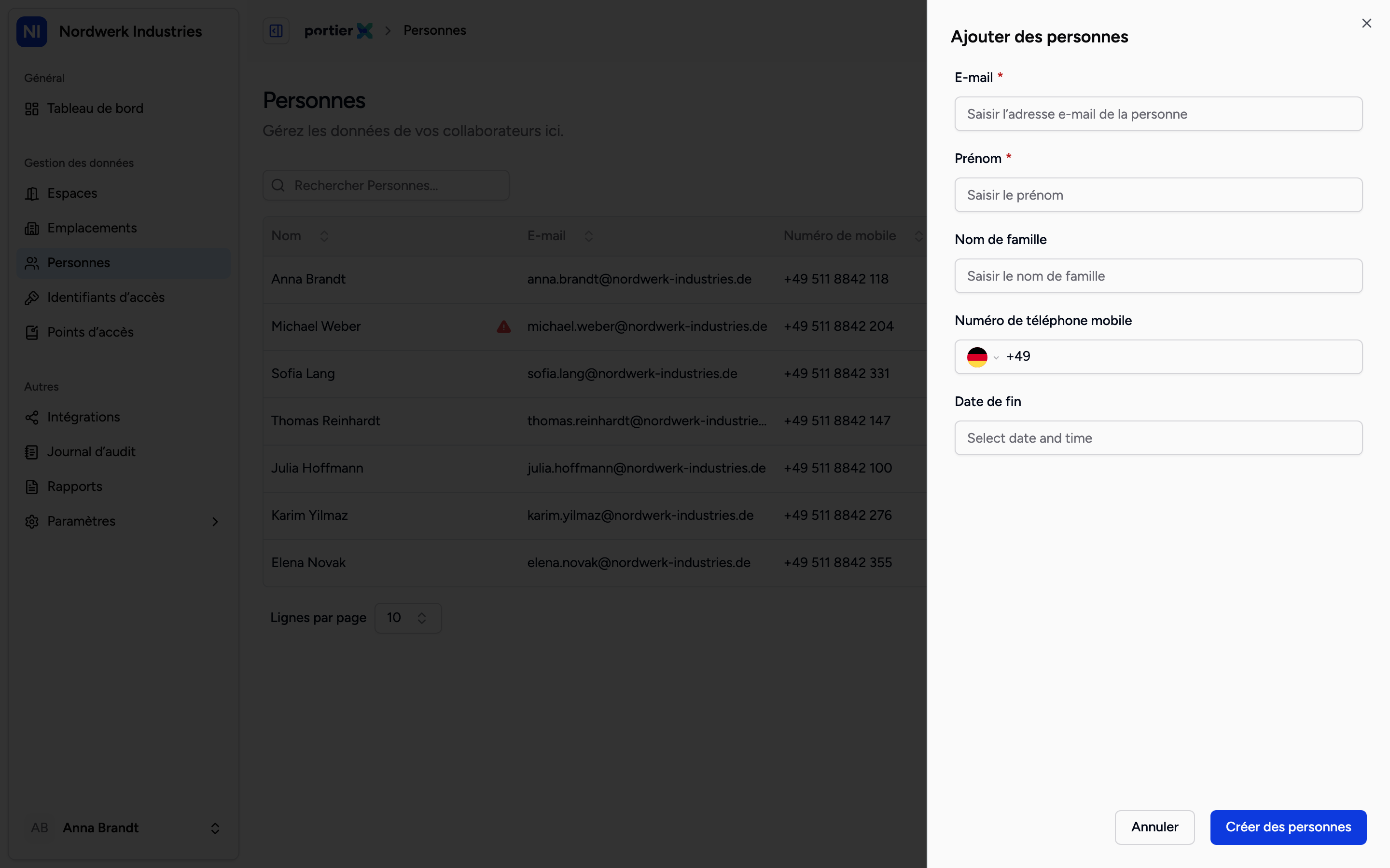 Seuls E-mail et Prénom portent l'astérisque rouge. Tout le reste se complète plus tard.