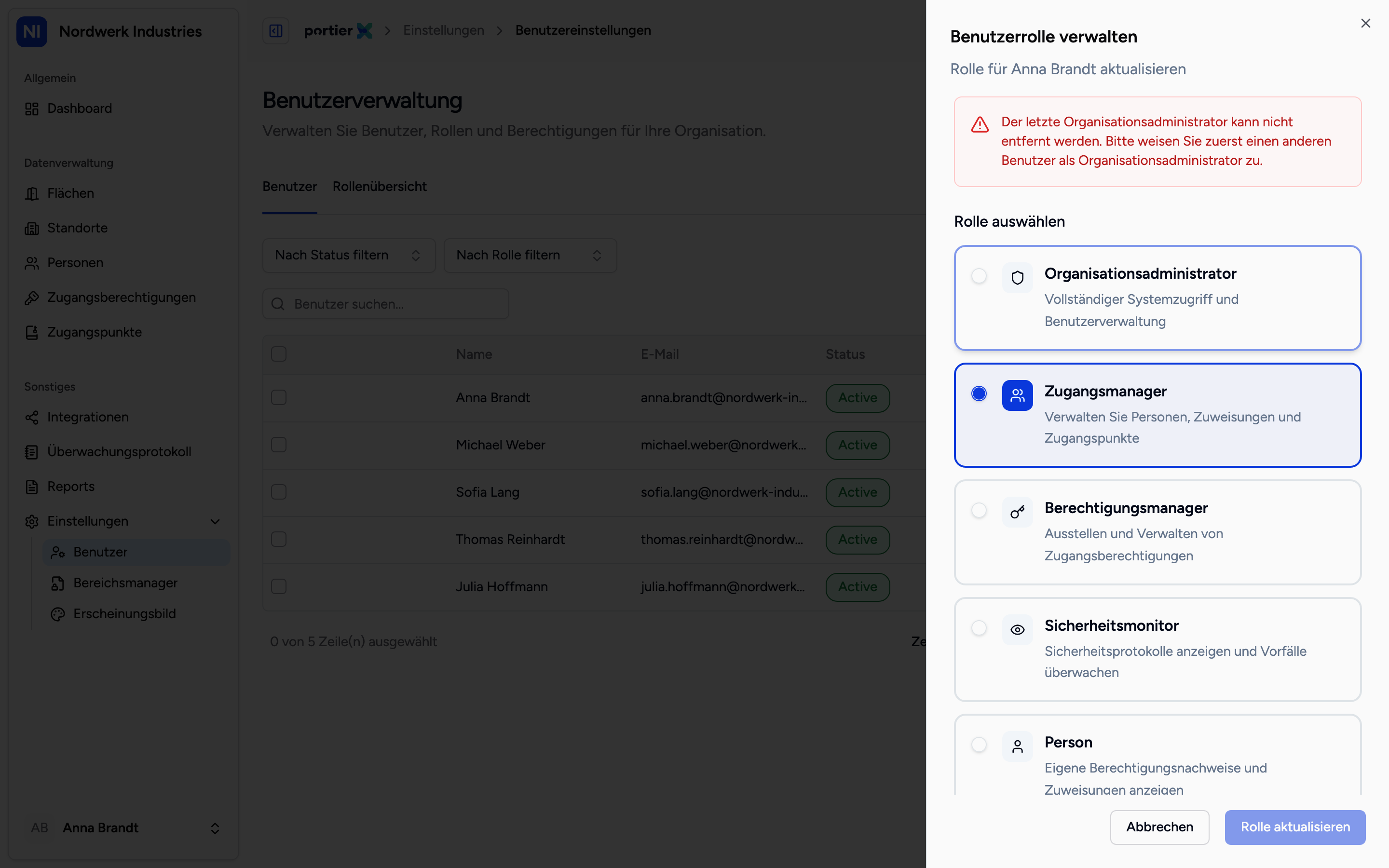 Aktion blockiert. Der letzte Organisationsadministrator lässt sich nicht herabstufen, und die Schaltfläche sagt es.