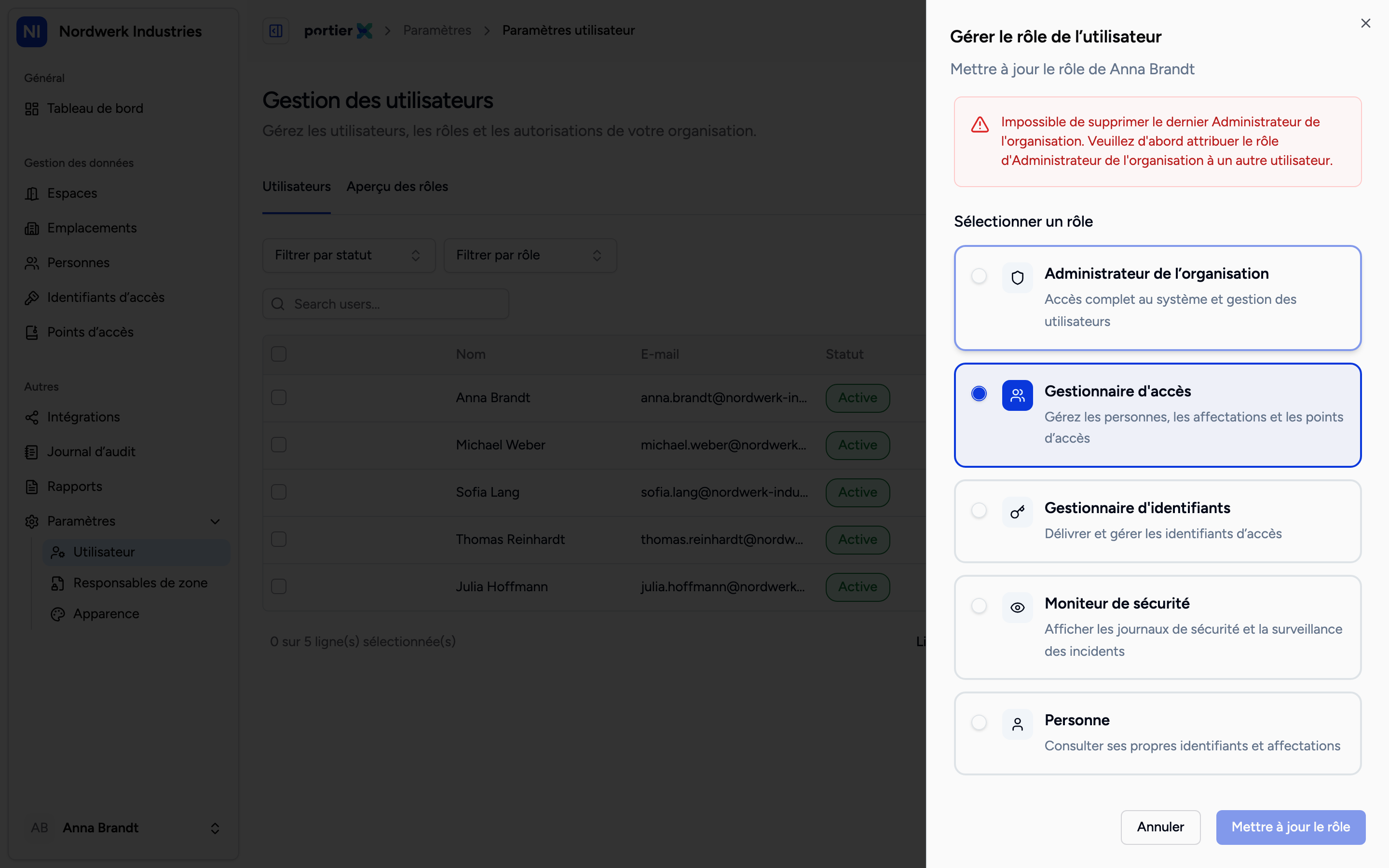 Action bloquée. Le dernier administrateur de l'organisation ne peut pas être rétrogradé, et le bouton le dit.