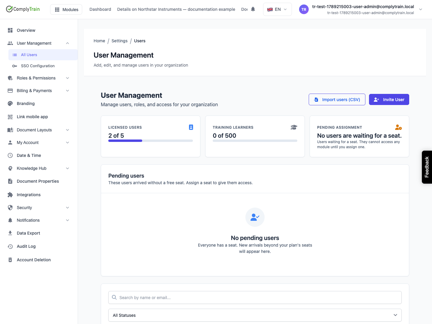 The user page distinguishes licensed seats, training learners and pending users.