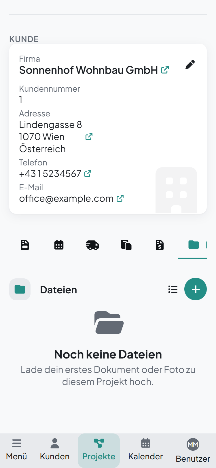 Projektseite am Handy mit Reiter Dateien und Plus zum Hochladen