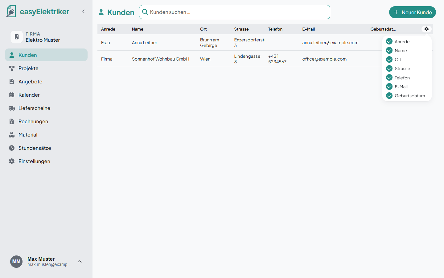 Customer list with the menu for showing and hiding columns open